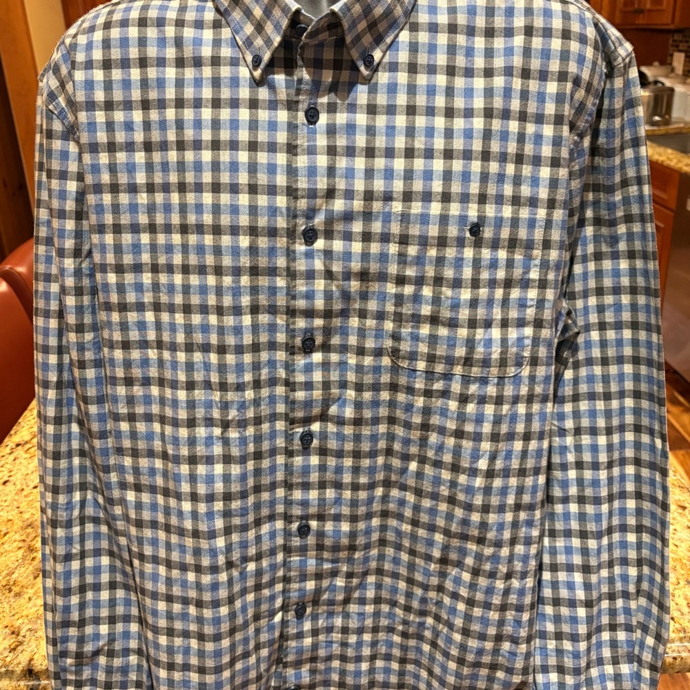 johnnie-O “Hangin out” Casual Button Down Shirt. Blue plaid‎ w/logo - Picture 3 of 7